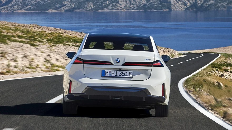 Новая искра баварцев: Стартовали продажи электрического седана BMW i3